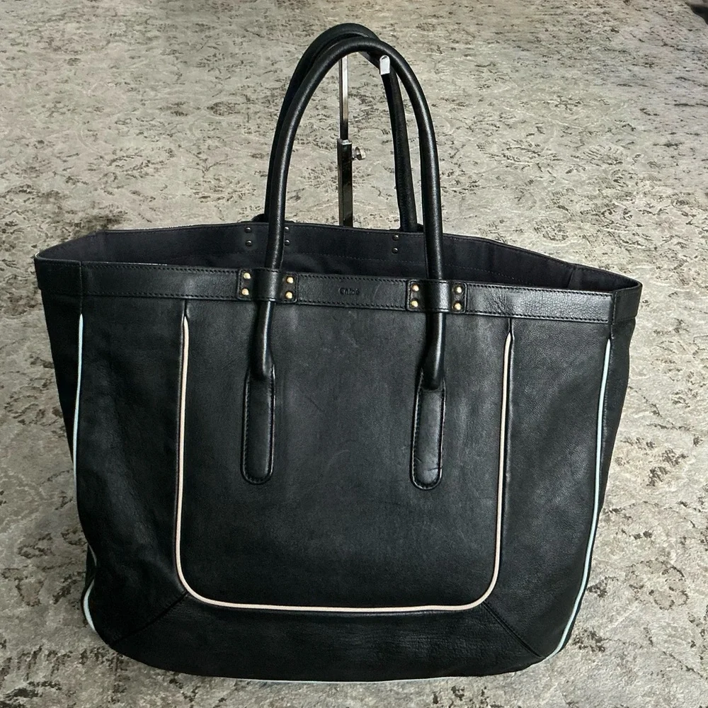 Authentic CHLOE spacious tote bag 🖤🤍🖤🤍